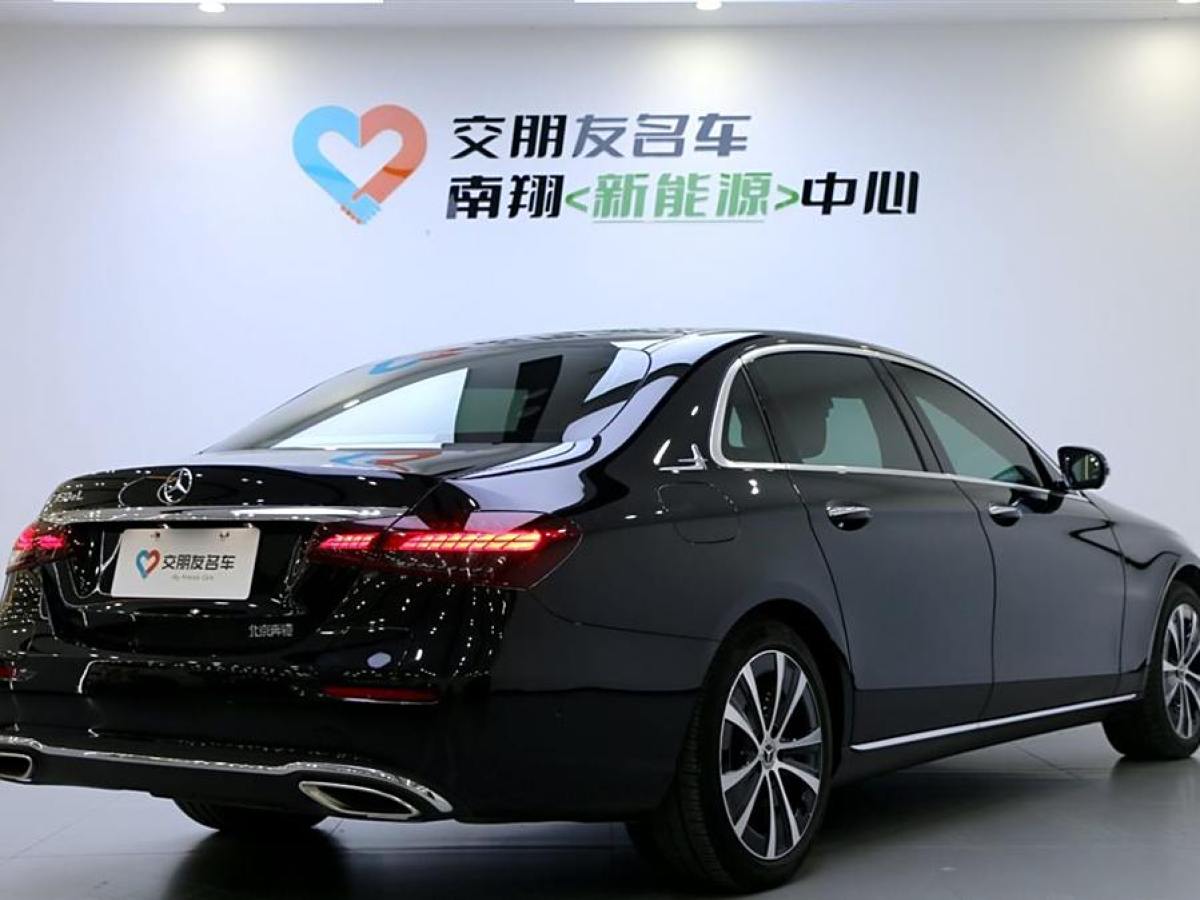 奔馳 奔馳E級(jí)新能源  2023款 E 350 e L 插電式混合動(dòng)力轎車圖片