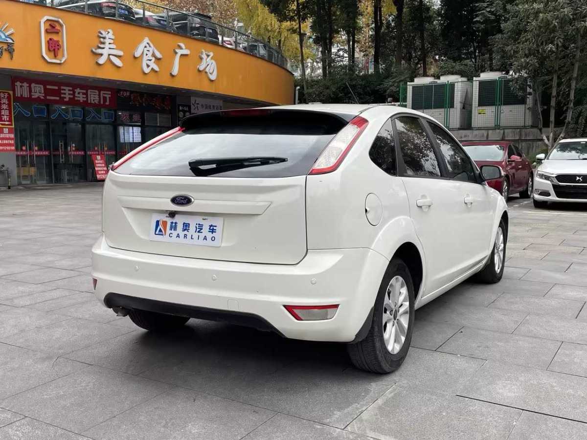 福特 ?？怂? 2013款 兩廂經(jīng)典 1.8L 自動基本型圖片