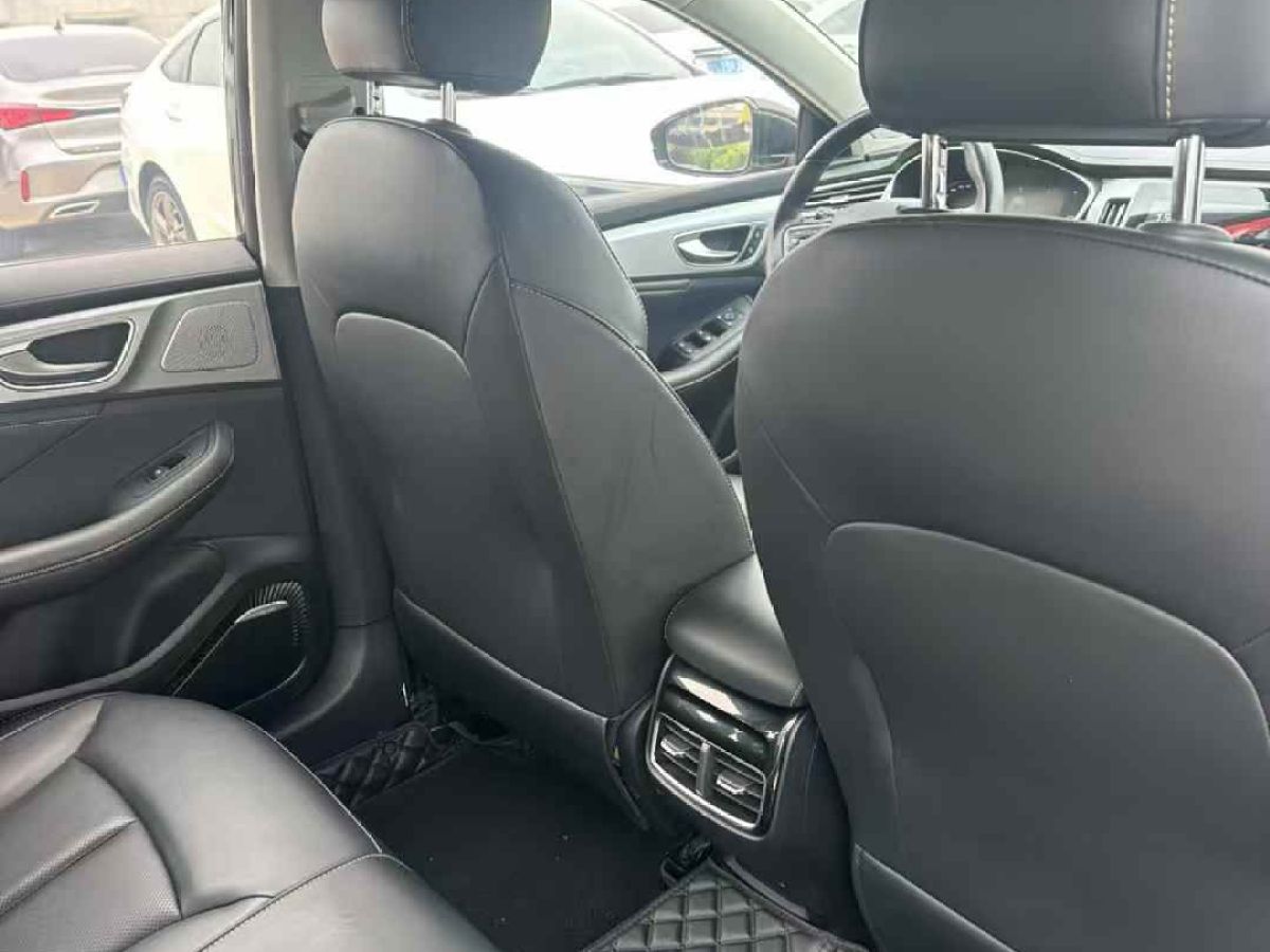 榮威 i6  2020款  PLUS 1.6L CVT 4G互聯(lián)榮耀旗艦版圖片