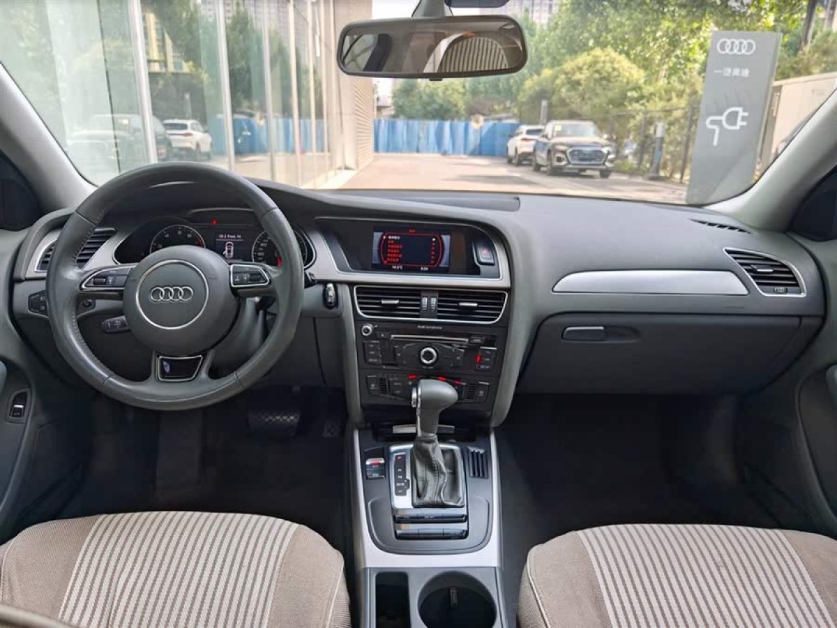 奧迪 奧迪A4L  2013款 35 TFSI 自動(dòng)標(biāo)準(zhǔn)型圖片