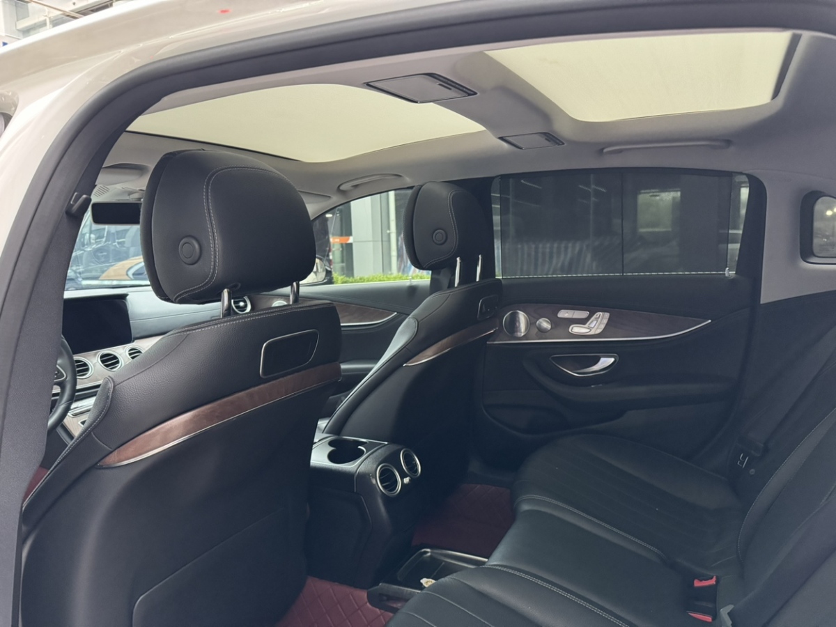 2019年04月奔驰 奔驰E级  2019款 改款 E 300 L 豪华型