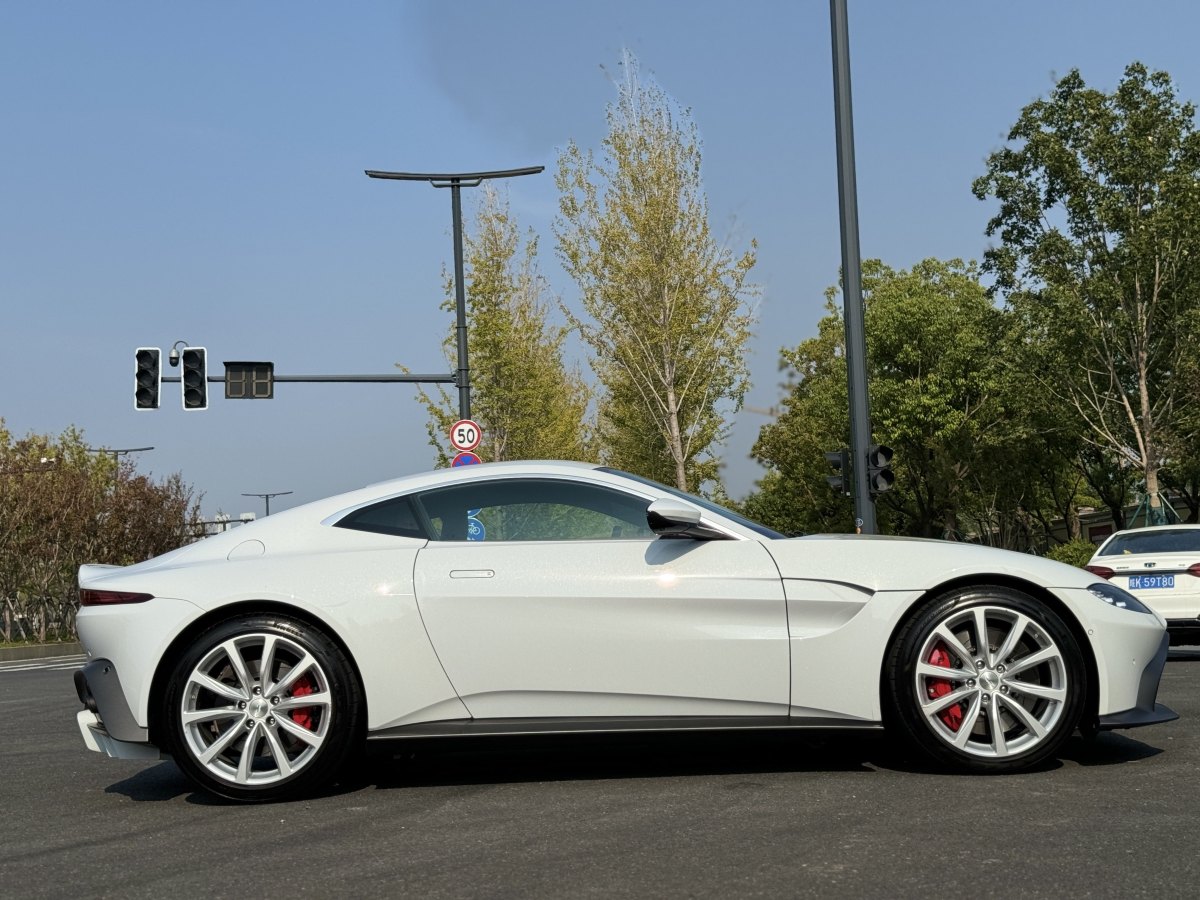 2019年10月阿斯頓·馬丁 V8 Vantage  2022款 4.0T V8 Coupe