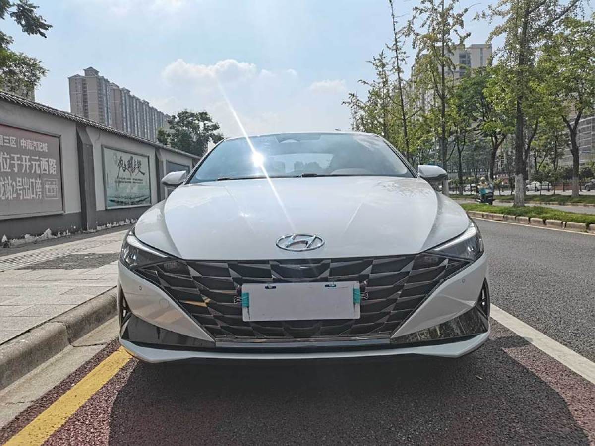 2022年8月現(xiàn)代 伊蘭特  2022款 1.5L CVT LUX尊貴版