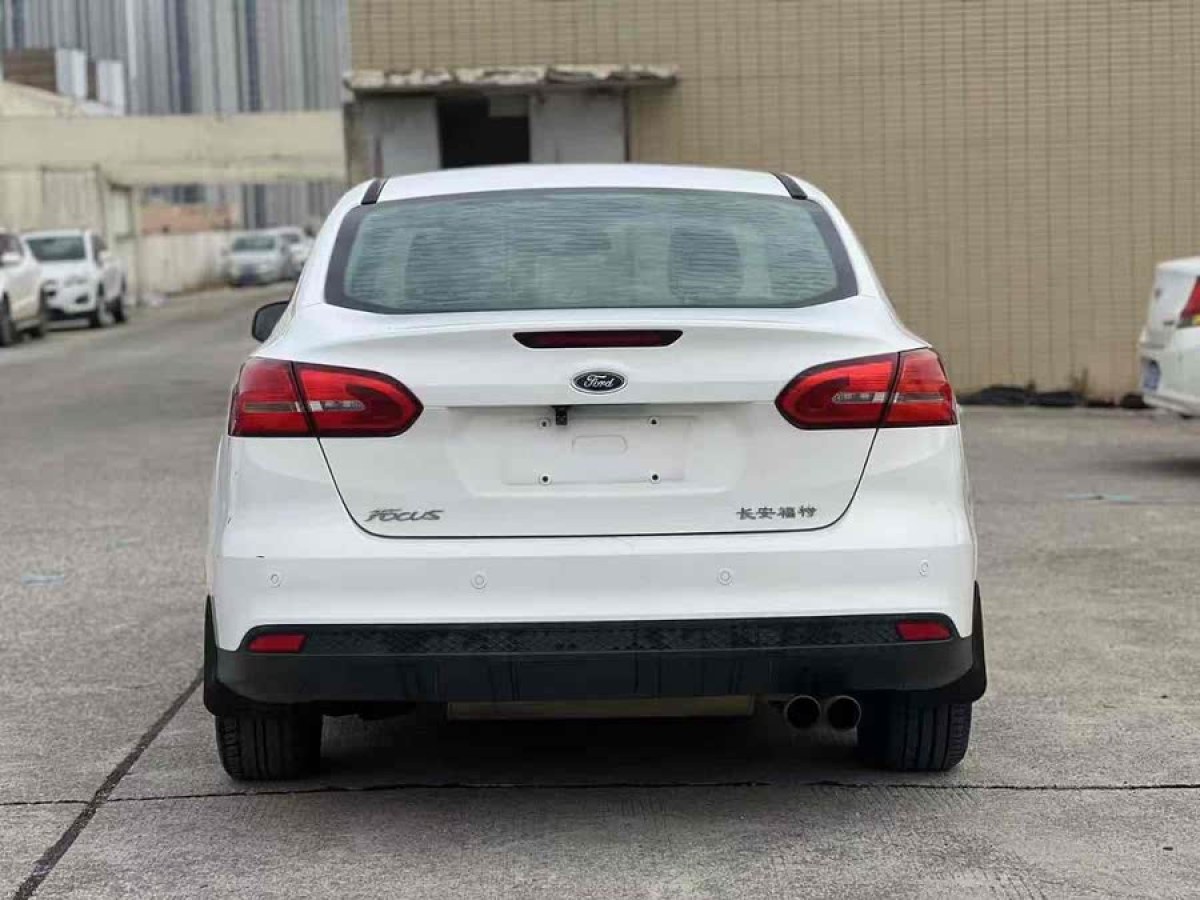 福特 ?？怂? 2015款 三廂 1.6L 自動風(fēng)尚型圖片