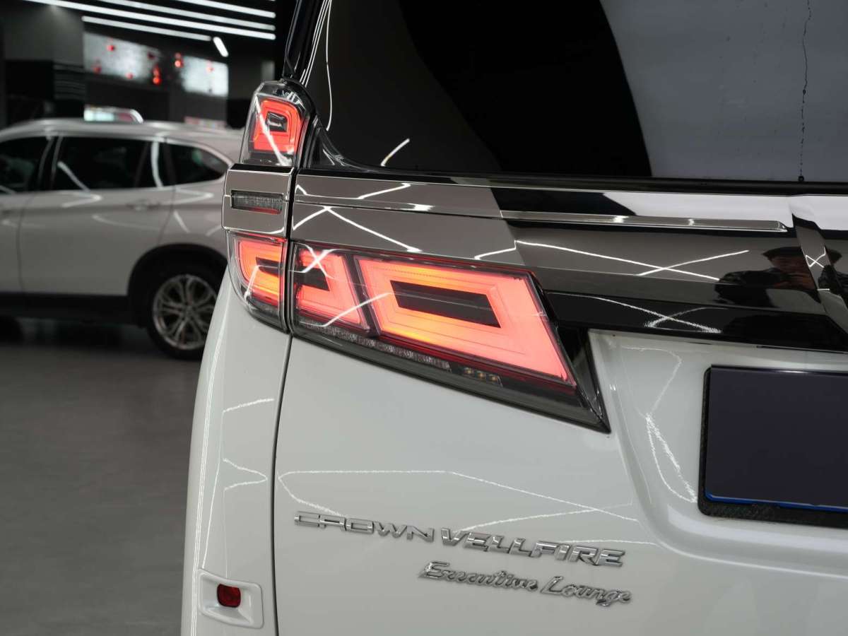 2022年1月丰田 威尔法  2021款 皇冠 双擎 2.5L HV至尊版