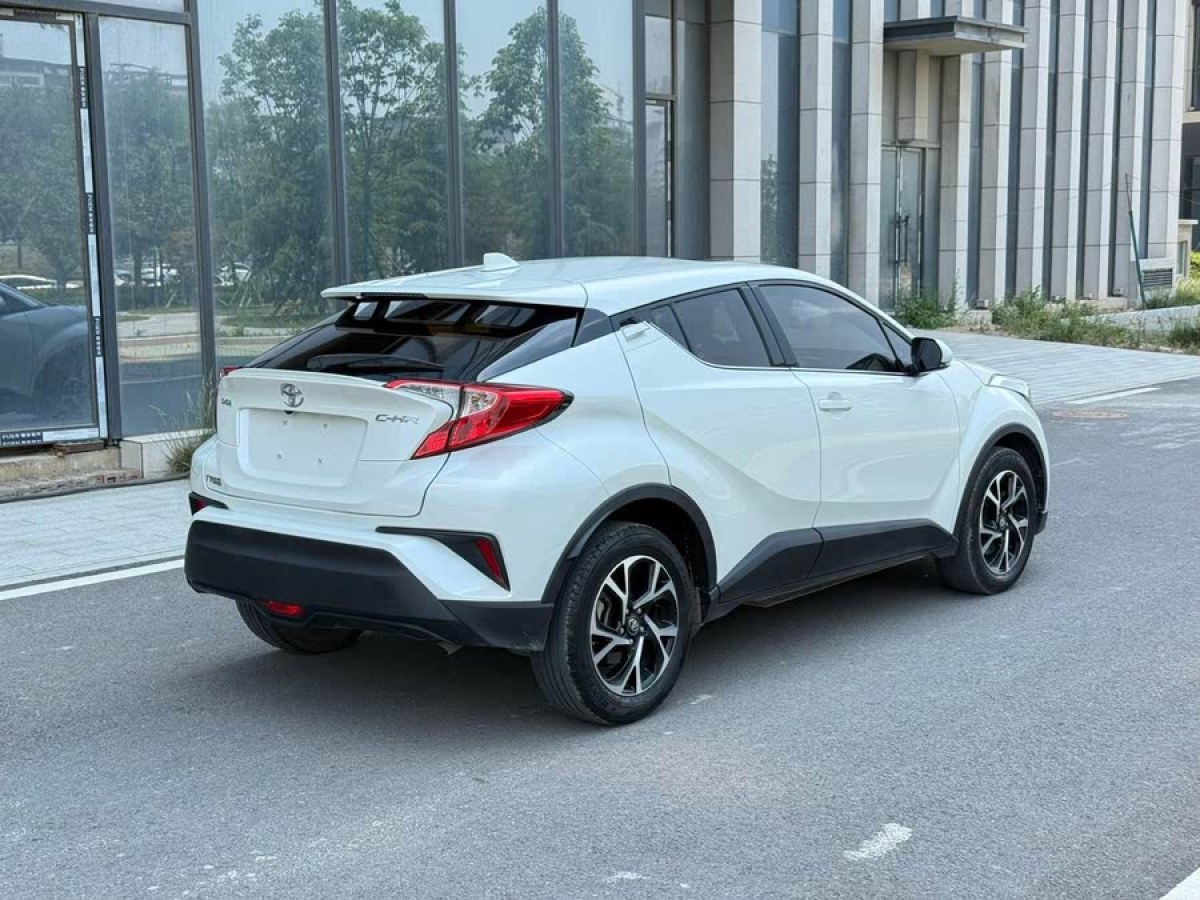 豐田 C-HR  2020款 2.0L 領(lǐng)先版圖片
