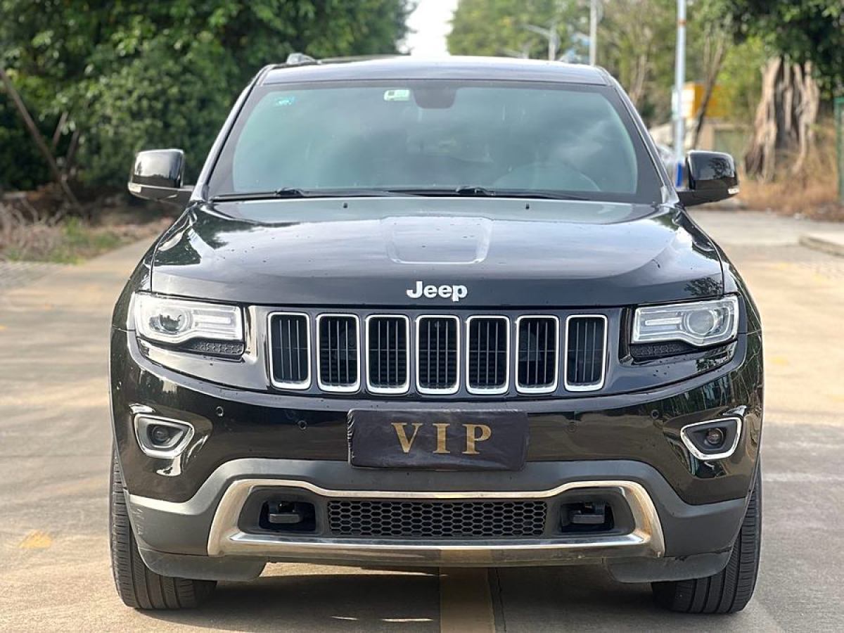 Jeep 大切諾基  2015款 3.0L 舒享導(dǎo)航版圖片