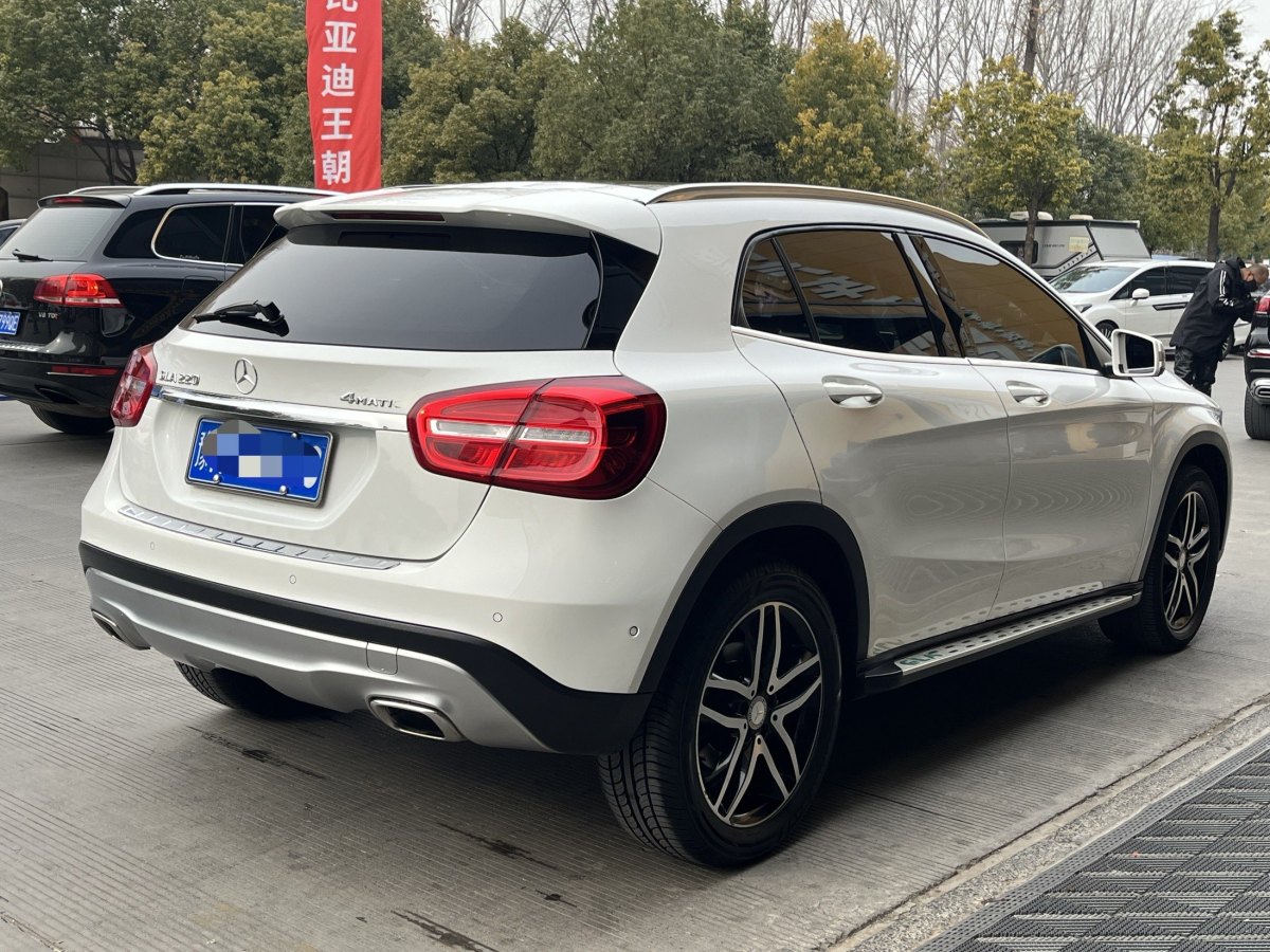 奔馳 奔馳GLA  2016款 GLA 220 4MATIC 時(shí)尚型圖片