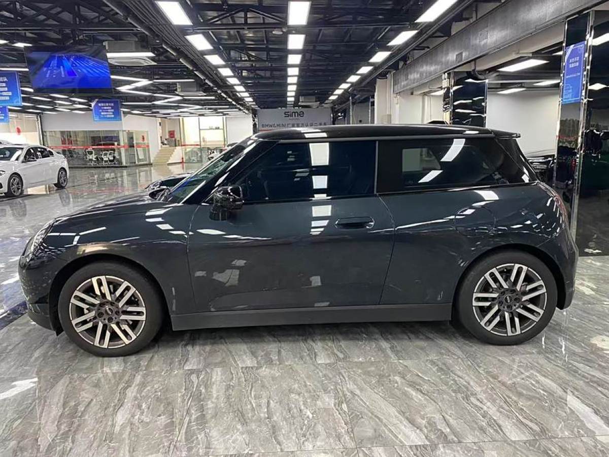 MINI 電動MINI COOPER  2024款 456km COOPER E 經(jīng)典派圖片