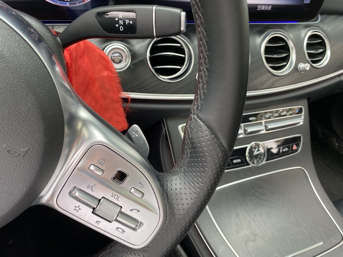 2019年4月奔驰 奔驰E级  2019款 改款 E 300 L 运动时尚型