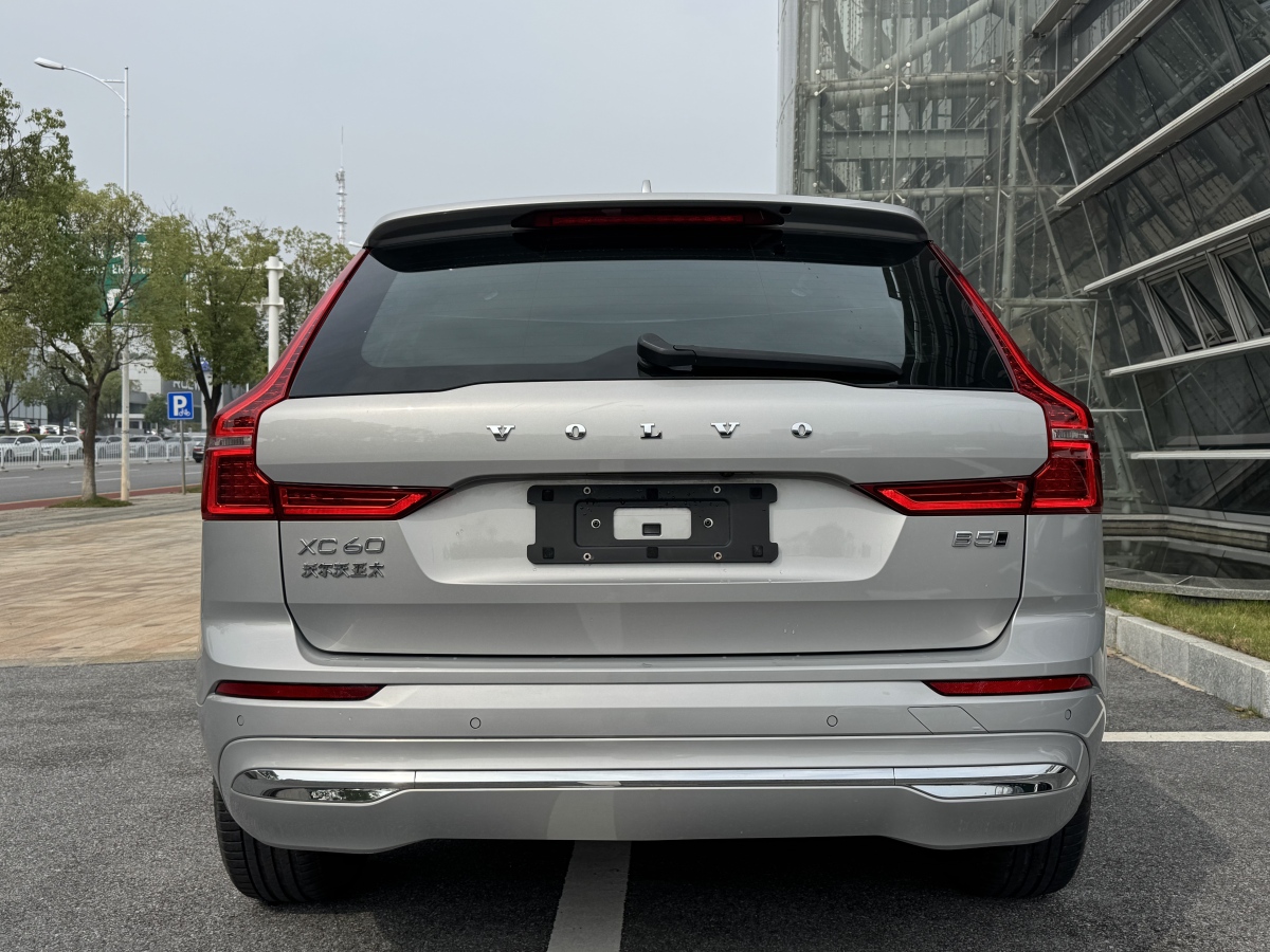 沃爾沃 XC60  2024款 B5 四驅(qū)智逸豪華版圖片