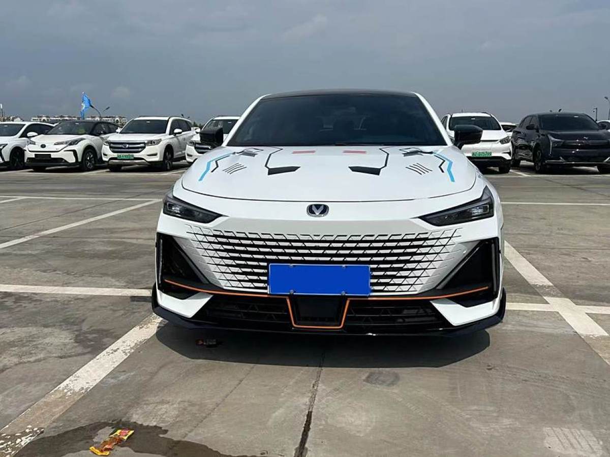 長(zhǎng)安 長(zhǎng)安UNI-V  2023款 1.5T 尊享型圖片