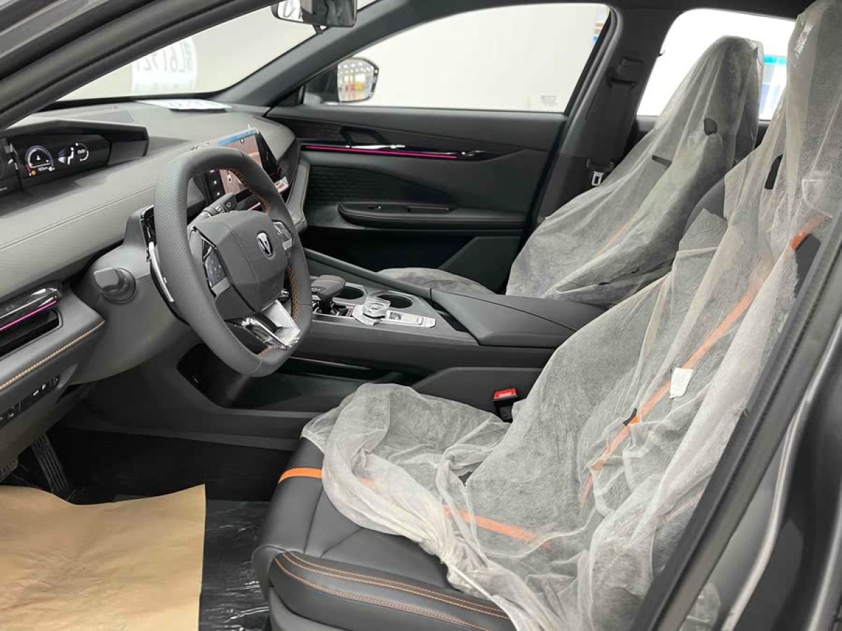 長安 長安UNI-V  2024款 1.5T 尊貴型圖片