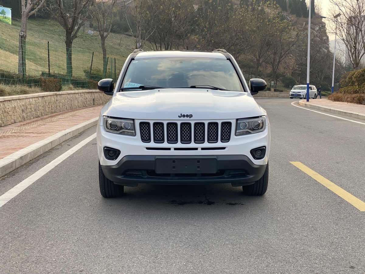 Jeep 指南者  2014款 2.4L 四驅(qū)蛇行珍藏版圖片