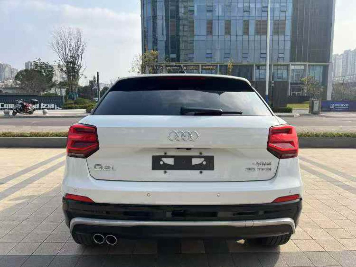 奧迪 奧迪Q3  2019款  35 TFSI 時(shí)尚動(dòng)感型圖片