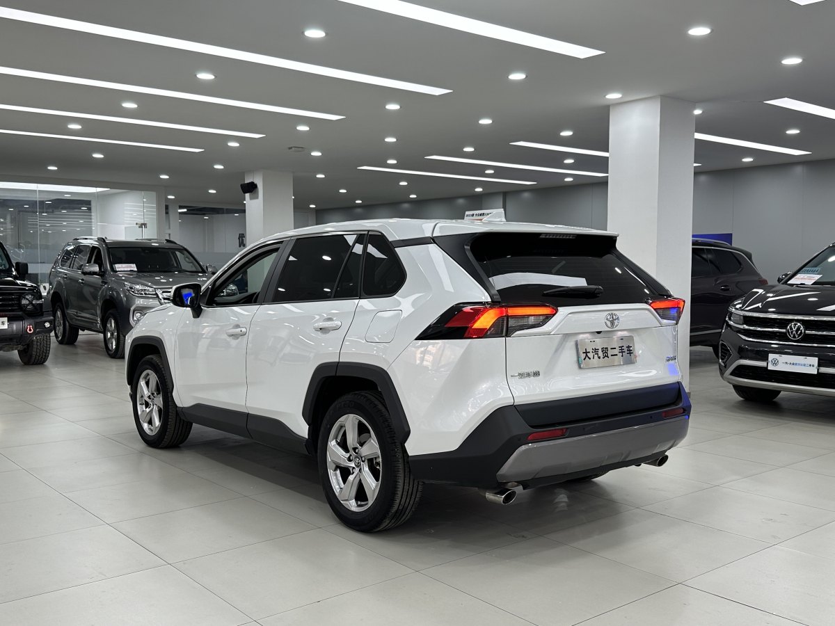 豐田 RAV4  2018款 榮放 2.0L CVT兩驅(qū)風(fēng)尚版圖片