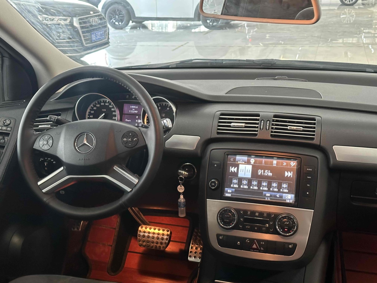 奔驰 奔驰R级  2017款 R 400 4MATIC 臻藏版图片