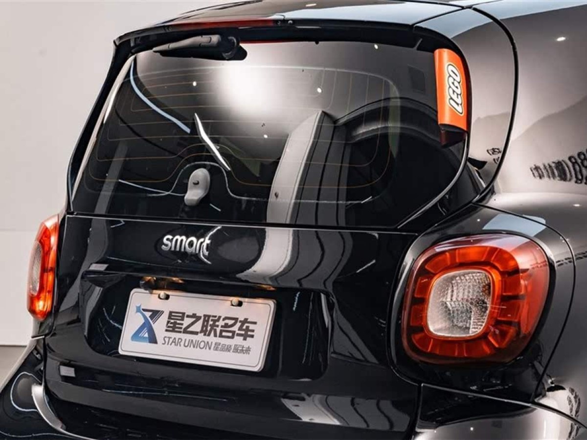 smart fortwo  2018款 0.9T 66千瓦硬頂先鋒版圖片