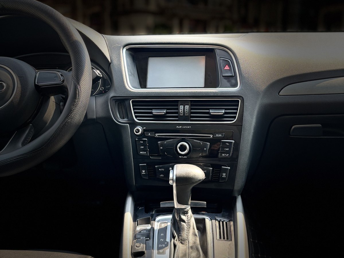 奧迪 奧迪Q5  2015款 40 TFSI 進(jìn)取型圖片
