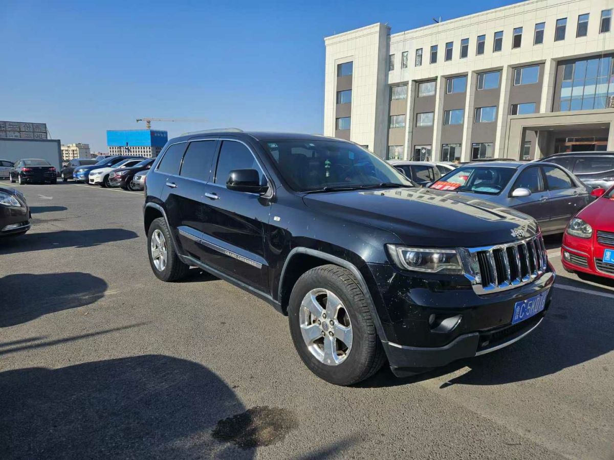 Jeep 大切諾基  2014款 3.6L 精英導(dǎo)航版圖片