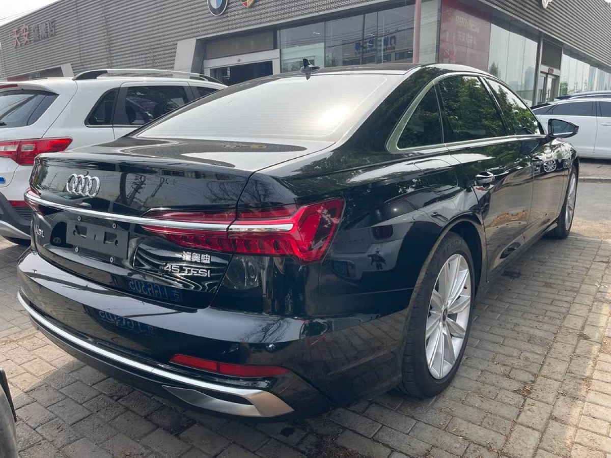 奧迪 奧迪A6L  2023款 改款 45 TFSI 臻選動感型圖片