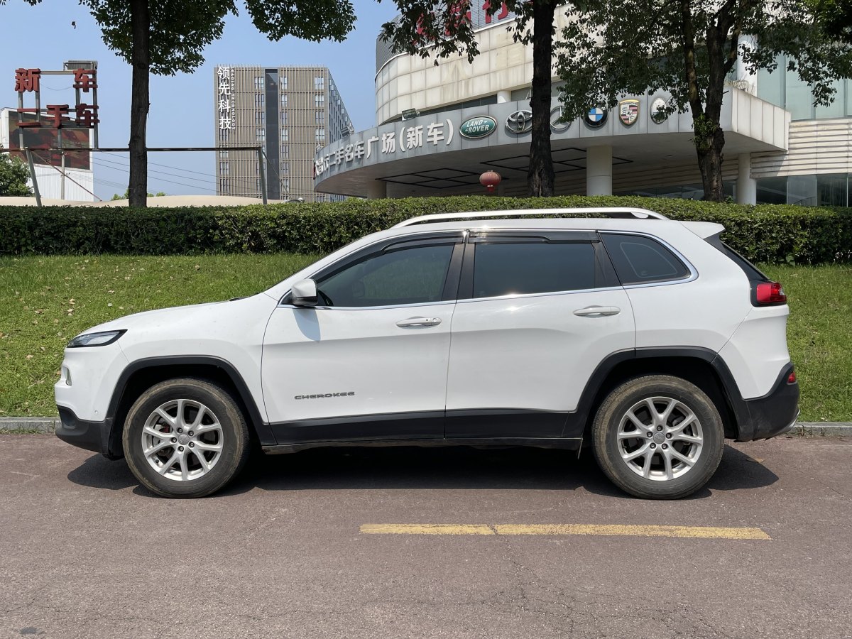 Jeep 自由光  2016款 2.4L 专业版图片