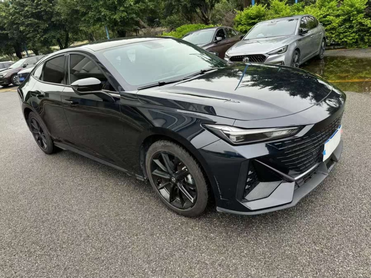 長(zhǎng)安 長(zhǎng)安UNI-V  2022款 1.5T 尊貴型圖片