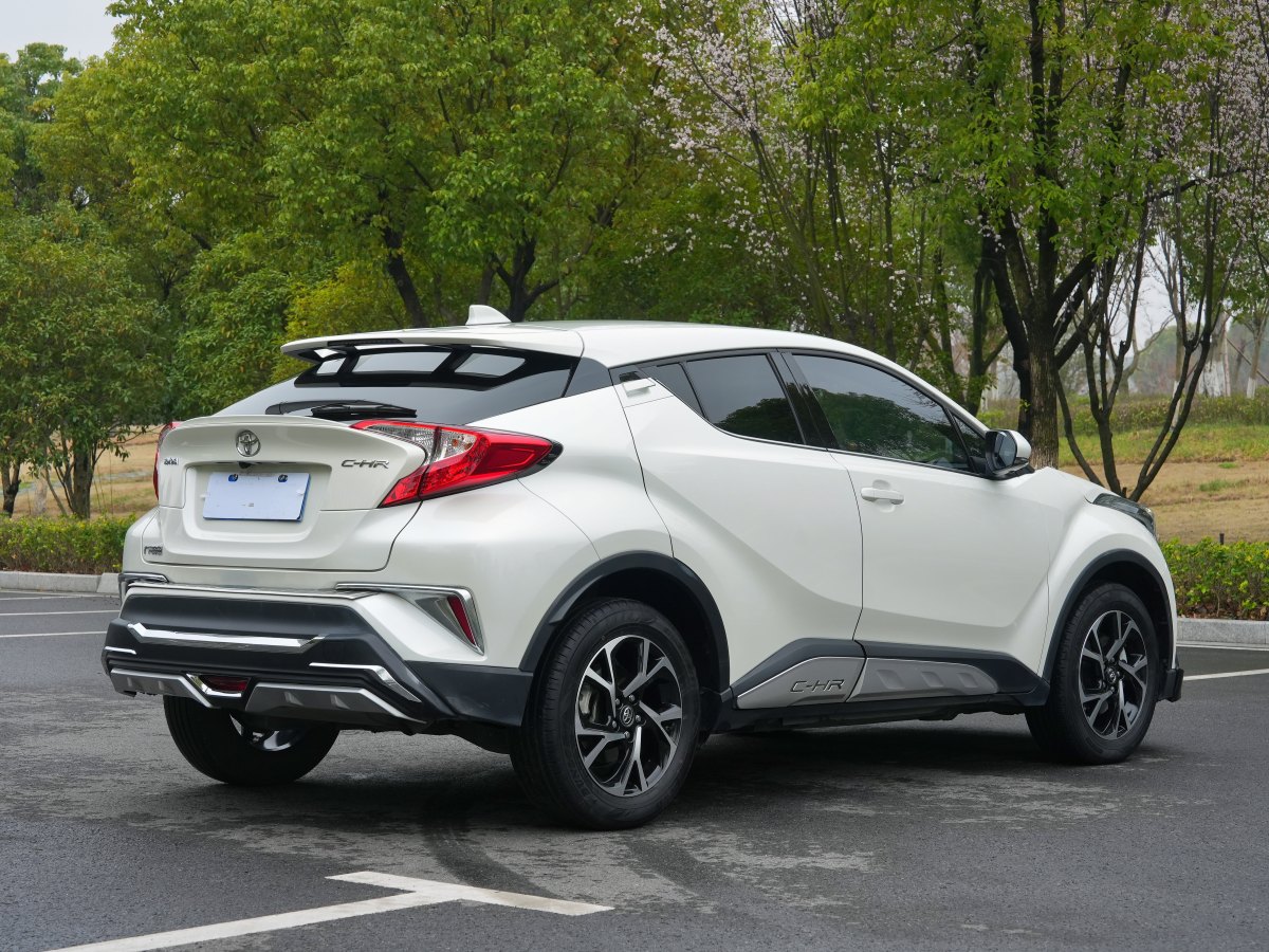 豐田 C-HR  2018款 2.0L 領(lǐng)先天窗版 國VI圖片