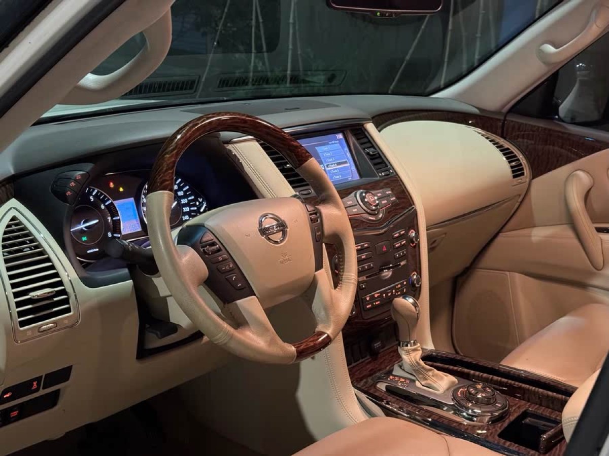 日產(chǎn) 途樂  2018款 4.0L 鉑金型圖片