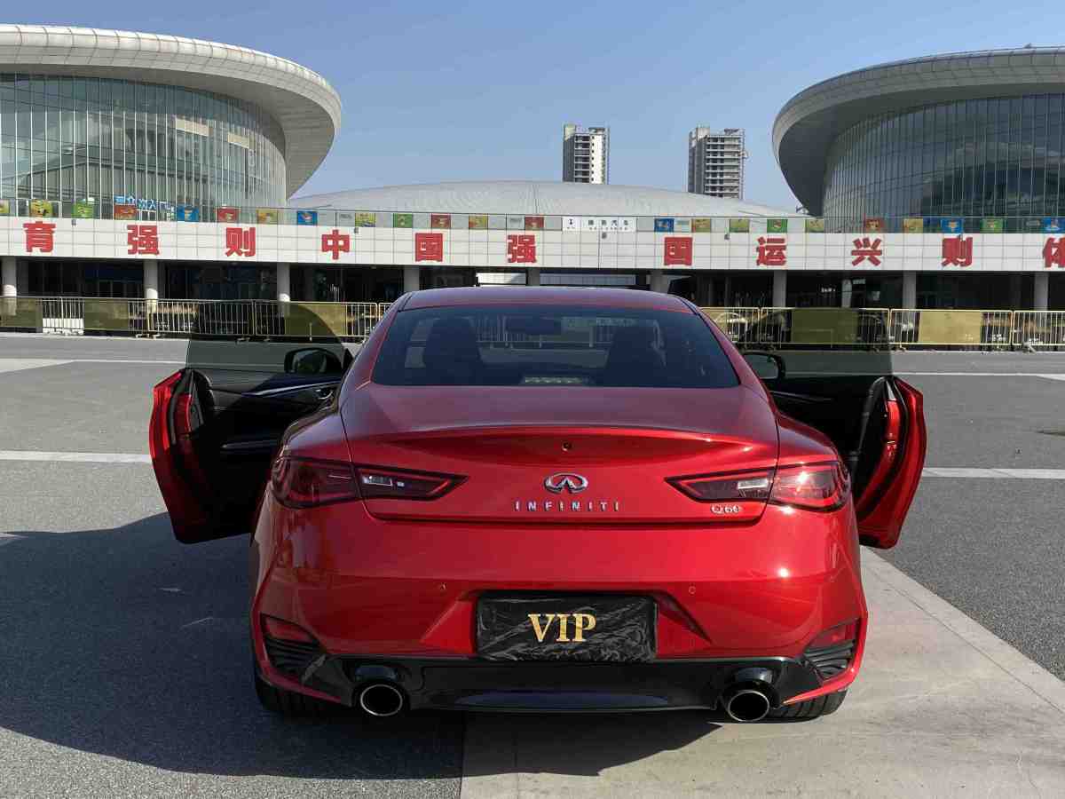 英菲尼迪 Q60  2019款 2.0T 豪華版圖片