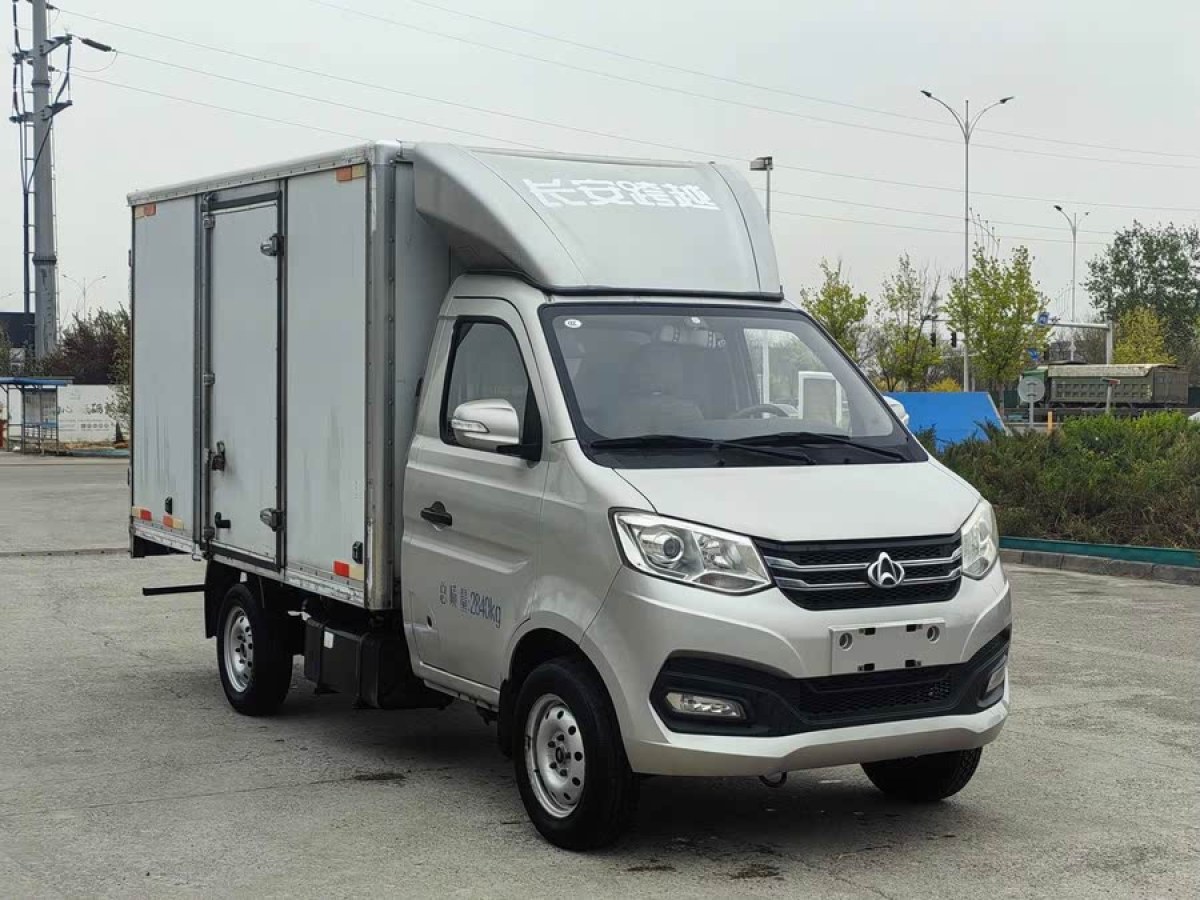 長安跨越 跨越王X5  2018款 1.5L PLUS標(biāo)準(zhǔn)型單排后雙輪標(biāo)準(zhǔn)貨箱DK15C圖片