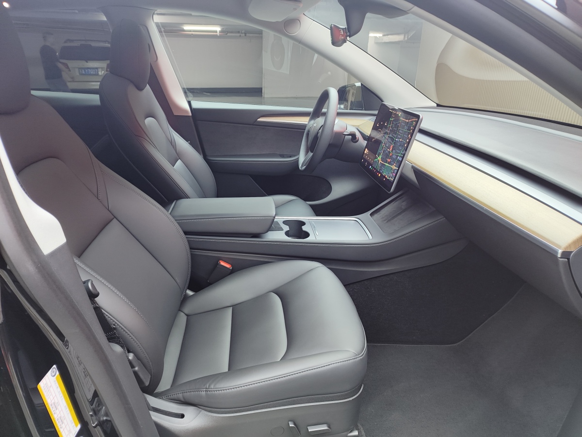 特斯拉 Model Y  2021款 標(biāo)準(zhǔn)續(xù)航后驅(qū)版圖片