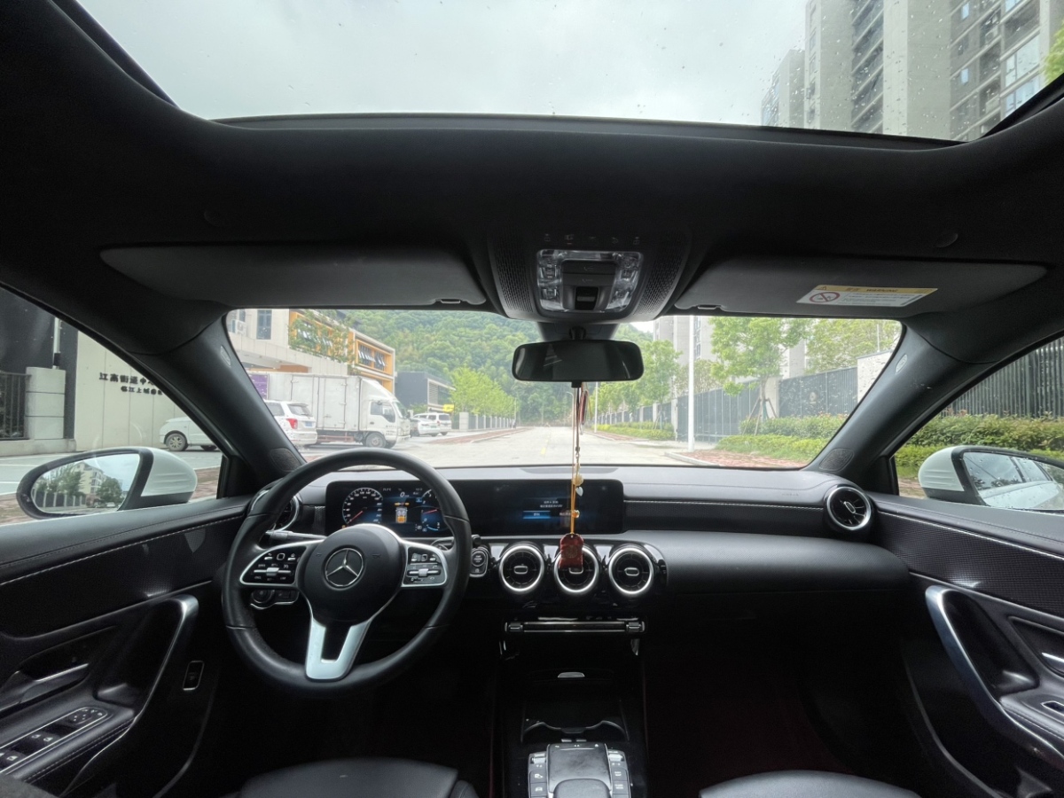 奔馳 奔馳A級(jí)  2021款 A 200 L 運(yùn)動(dòng)轎車動(dòng)感型圖片
