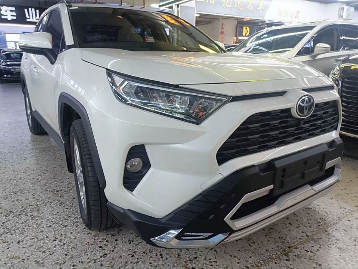 2022年1月豐田 RAV4榮放  2021款 2.0L CVT四驅風尚PLUS版