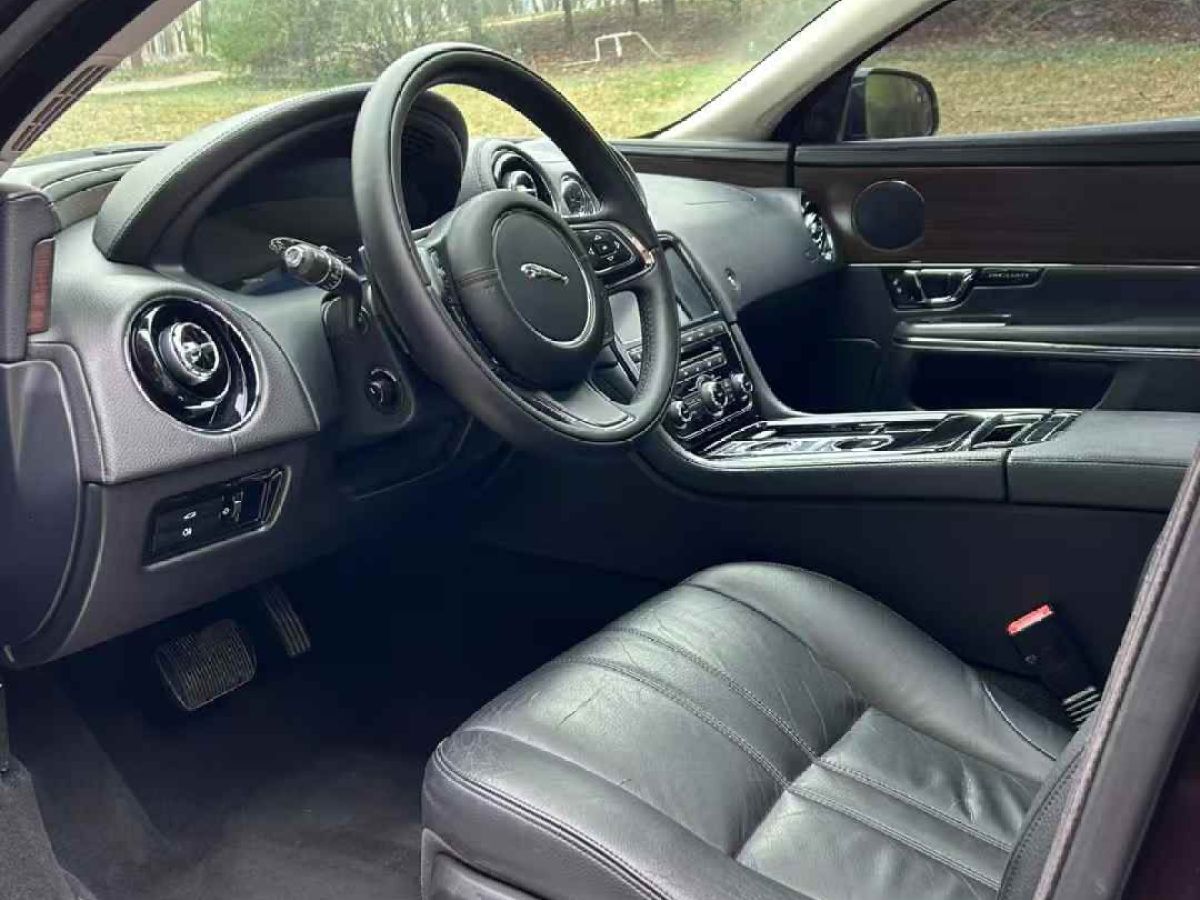 捷豹 XJ  2015款 XJL 3.0 SC 兩驅(qū)全景商務版圖片