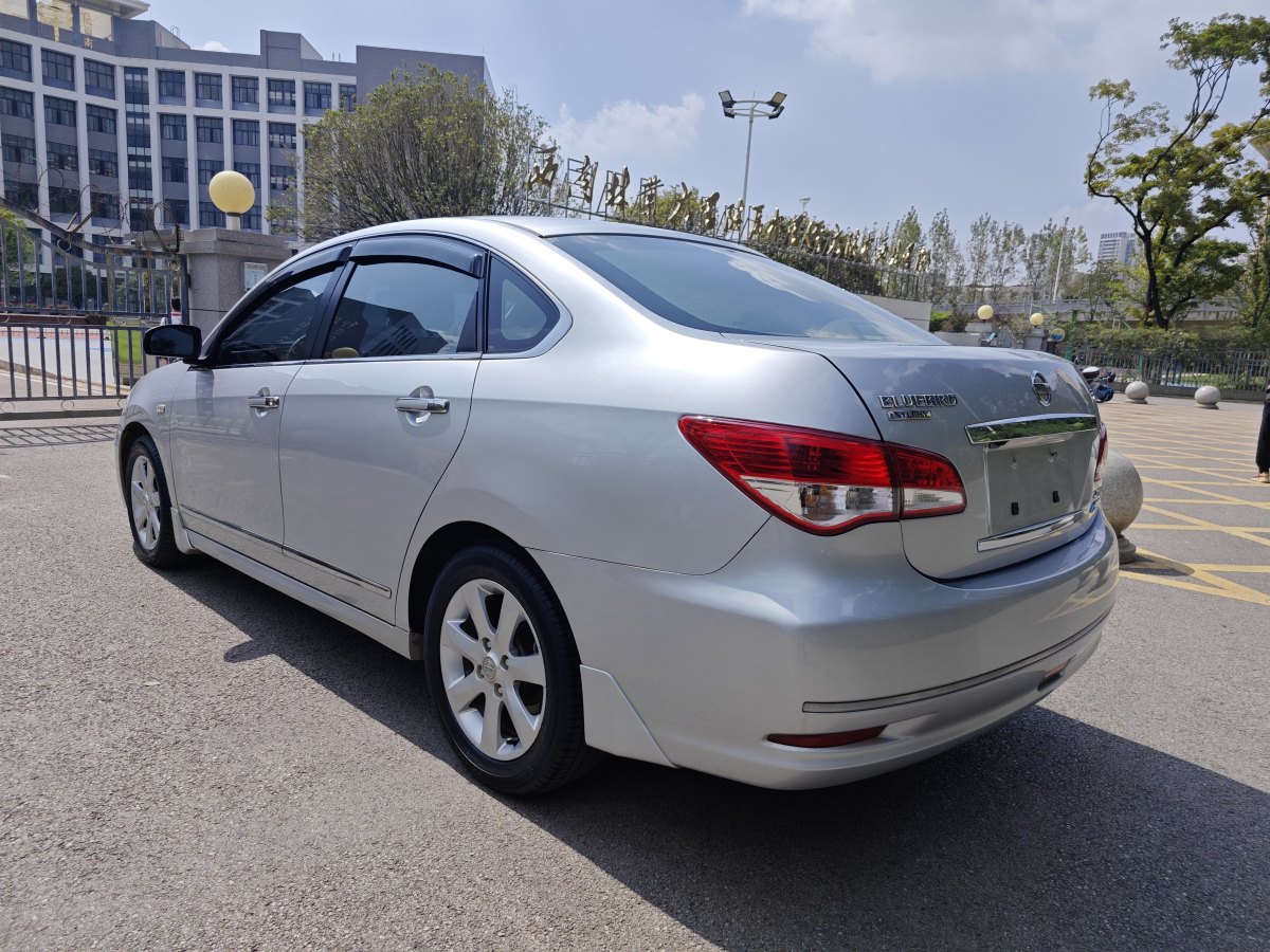 日產(chǎn) 軒逸  2009款 2.0XL CVT科技天窗版圖片