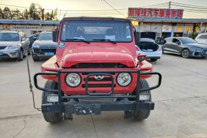 BJ40 北京  PLUS 2.3T 手動(dòng)四驅(qū)尊享版 國(guó)VI