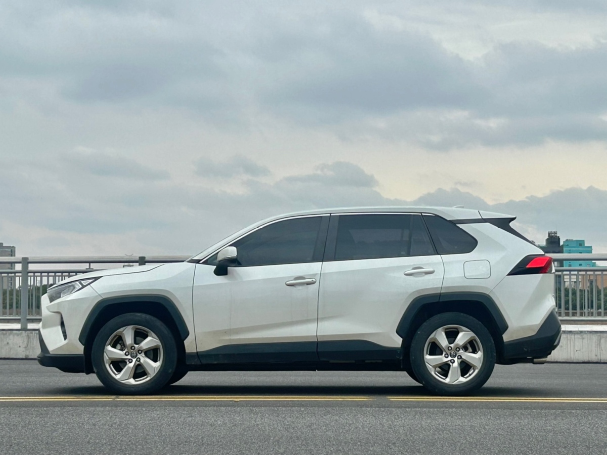 豐田 RAV4榮放  2020款 2.0L CVT兩驅(qū)風(fēng)尚版圖片