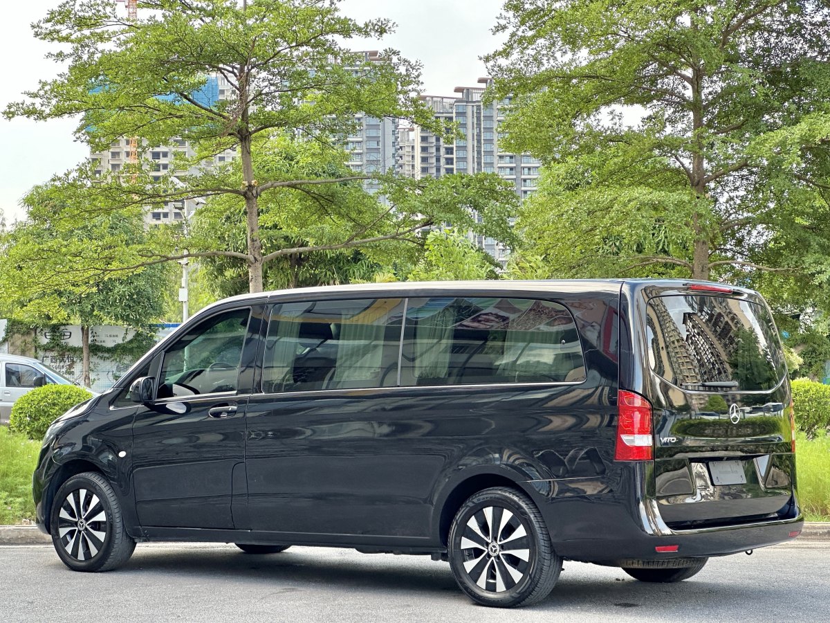 2022年5月奔馳 威霆  2021款 2.0T 精英版 7座
