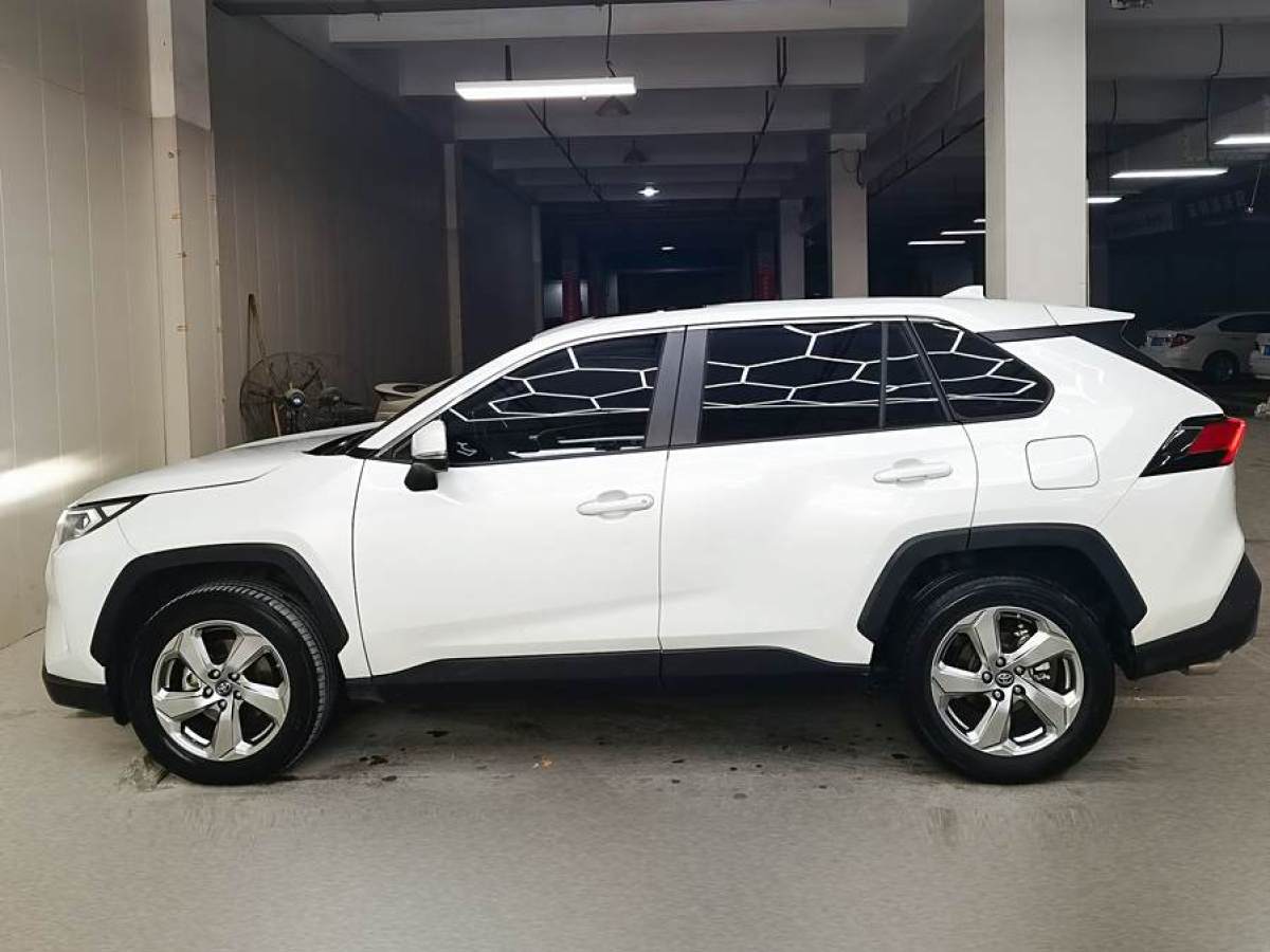 豐田 RAV4榮放  2022款 2.0L CVT兩驅(qū)風(fēng)尚版圖片