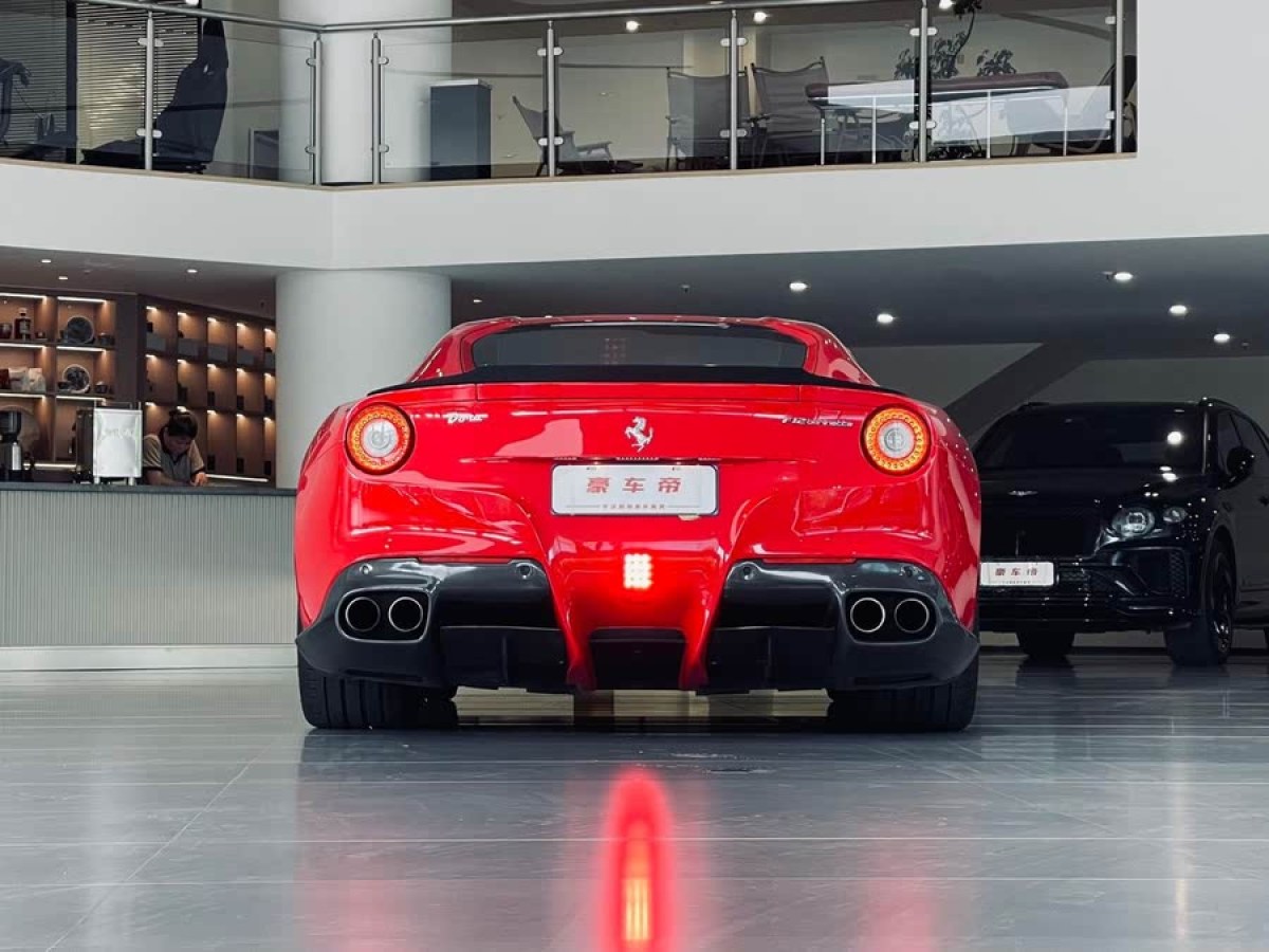 法拉利 F12berlinetta  2013款 6.3L 標(biāo)準(zhǔn)型圖片