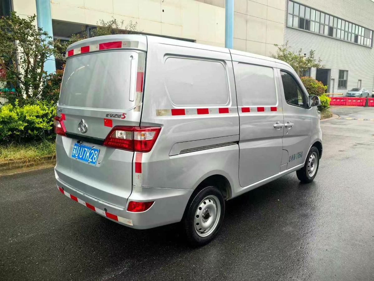 長(zhǎng)安 長(zhǎng)安X7 PLUS  2024款 1.5T 手動(dòng)尊尚型 7座圖片