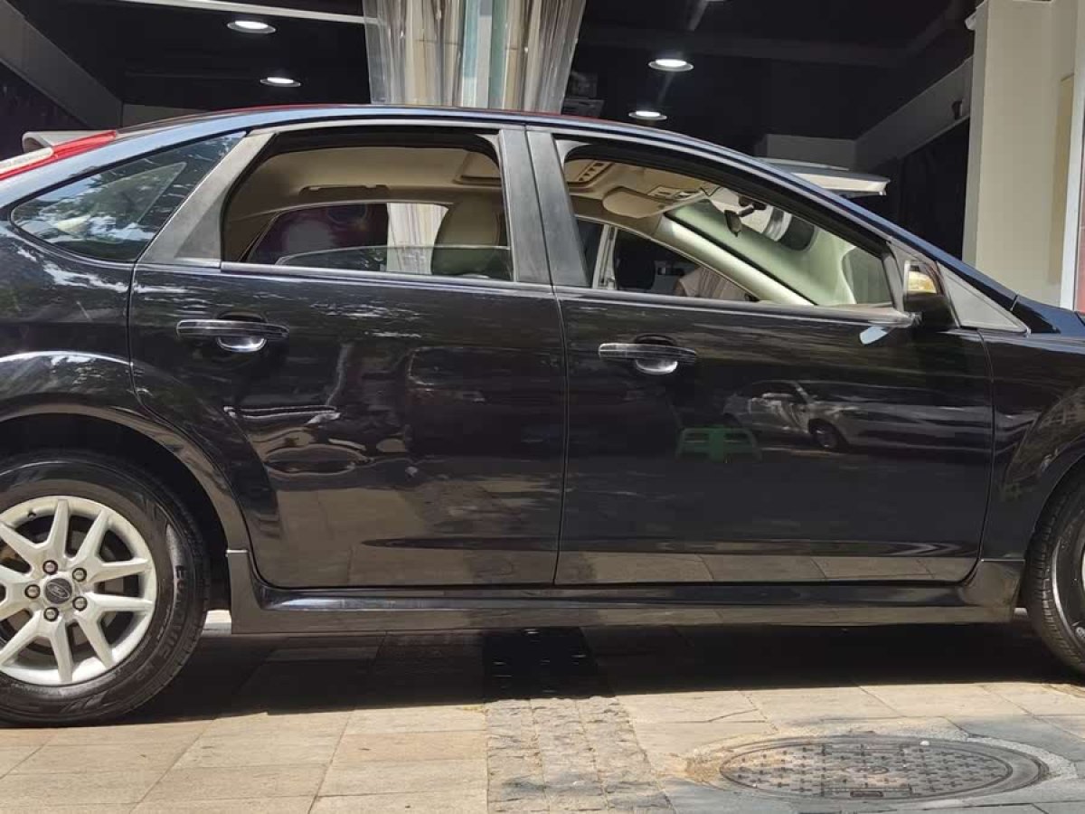 福特 ?？怂? 2009款 兩廂 1.8L 自動(dòng)時(shí)尚型圖片