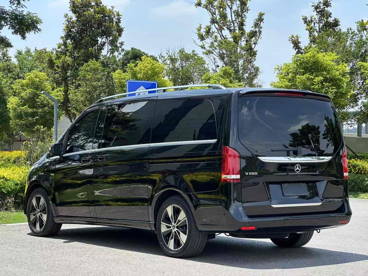 奔馳 V級(jí)  2017款 V 260 L 尊貴加長(zhǎng)版圖片