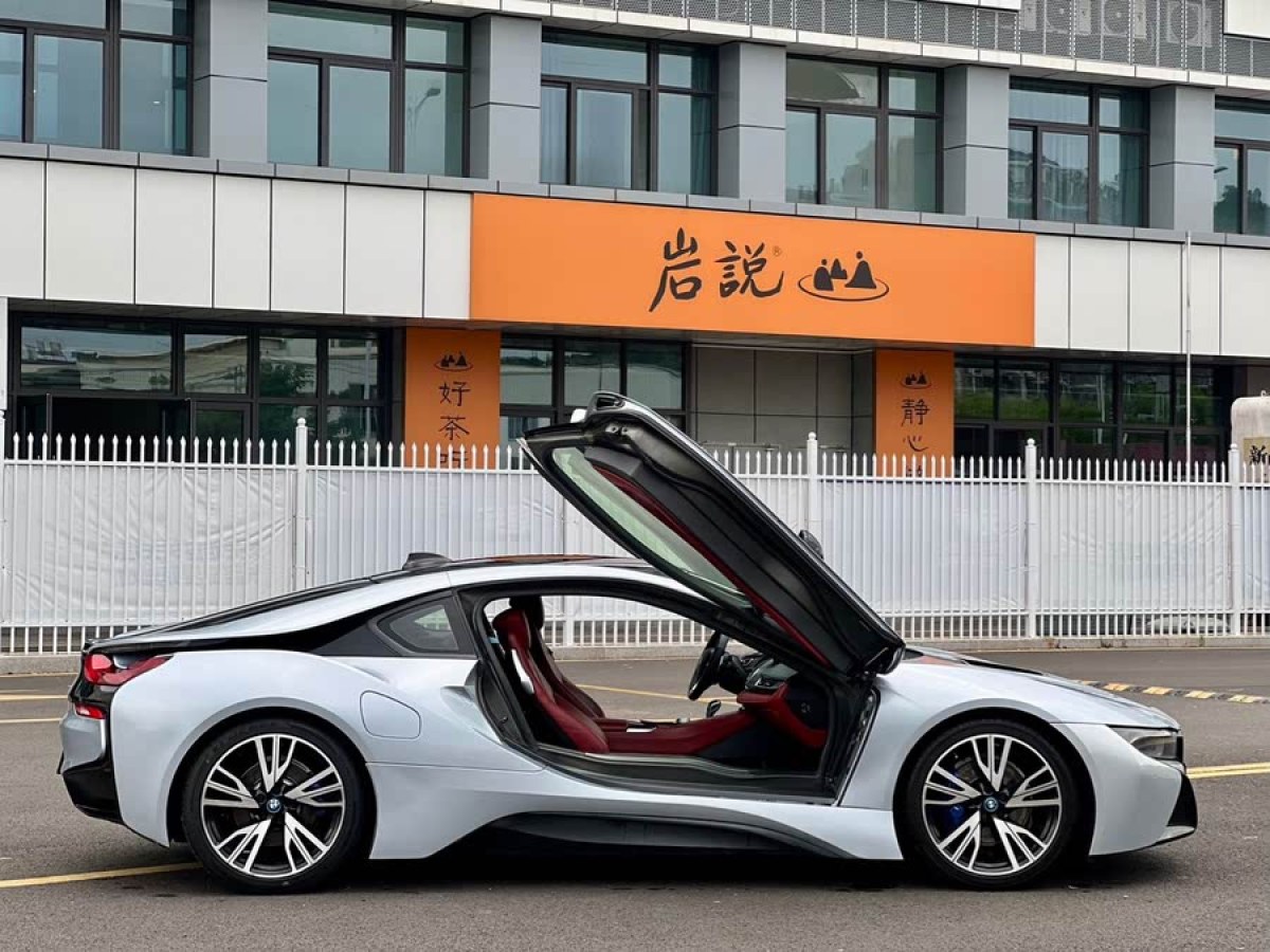 寶馬 寶馬i8  2014款 標(biāo)準(zhǔn)型圖片