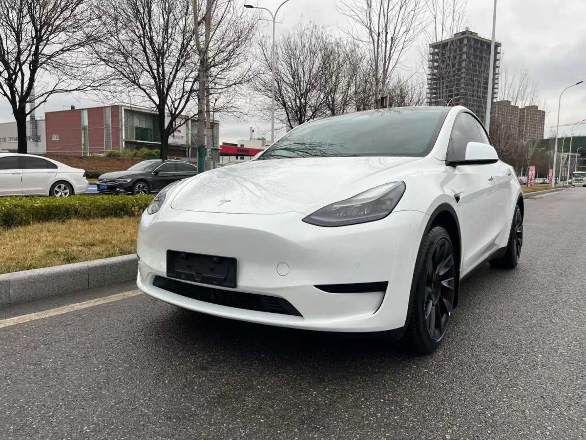 2023年9月特斯拉 Model S  2023款 三電機全輪驅(qū)動 Plaid版