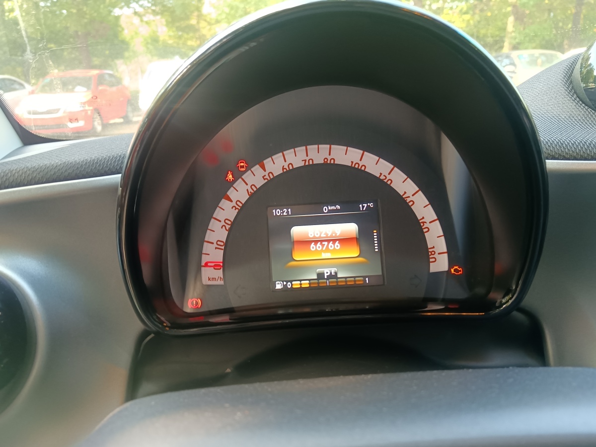 smart fortwo  2019款 0.9T 66千瓦硬頂風(fēng)擎版 國(guó)VI圖片