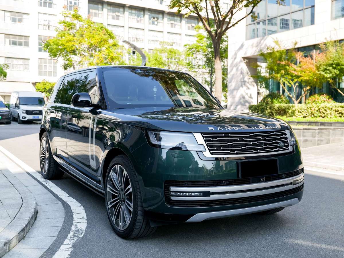 路虎 攬勝  2022款 3.0 L6 400PS 典范加長(zhǎng)版圖片