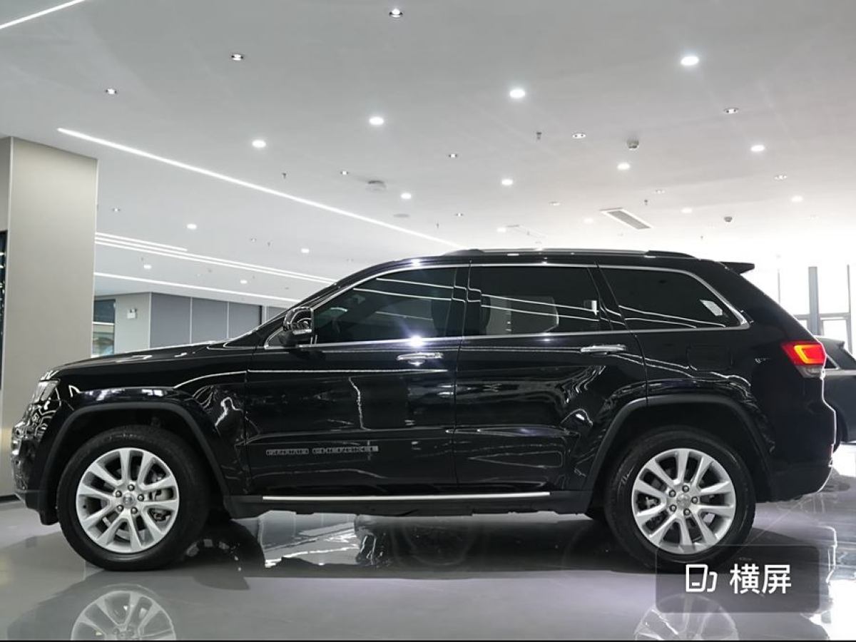 Jeep 大切諾基  2014款 3.0L 舒享導(dǎo)航版圖片