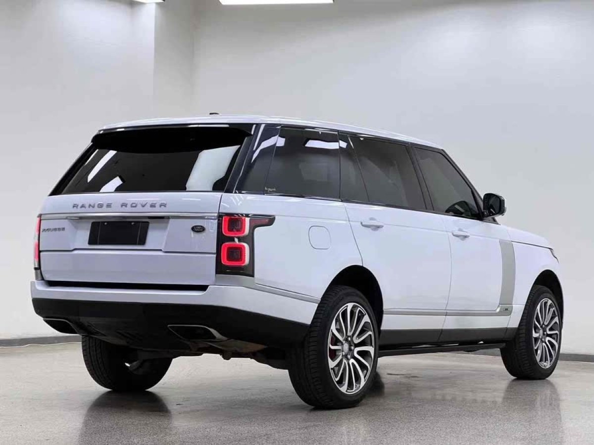路虎 攬勝  2015款 3.0 V6 SC Vogue SE 創(chuàng)世加長版圖片